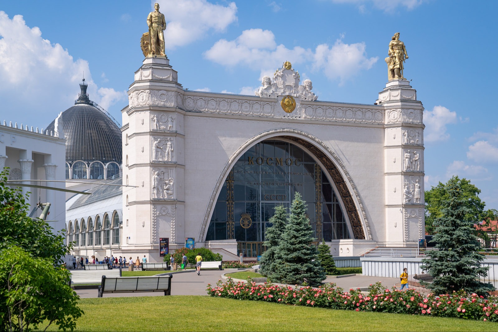 Экскурсия вднх москва. Вднх экскурсии. Дом молодежи вднх. Бесплатные экскурсии на вднх. Вднх картинки.