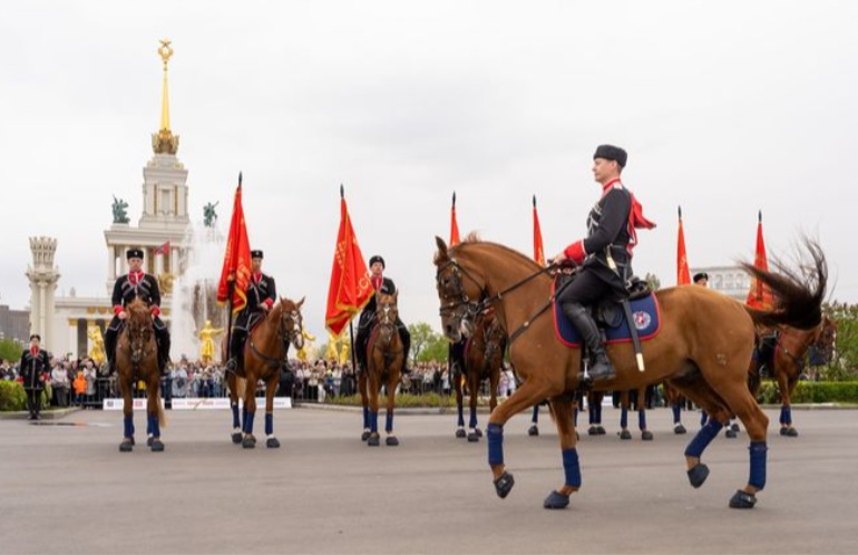 Конный церемониал всадников Кремлевской школы верховой езды