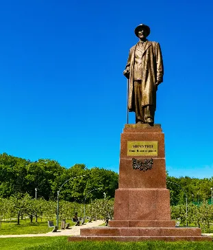 Памятник И.В. Мичурину