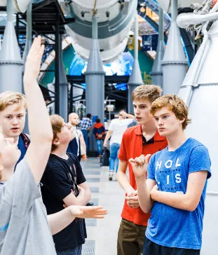 Люди и космос