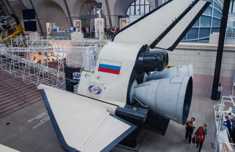 Тематическая экскурсия «Застывшие звезды»