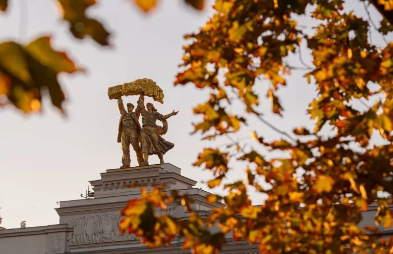 Тематическая экскурсия «Интеллектуальная прогулка по ВДНХ»