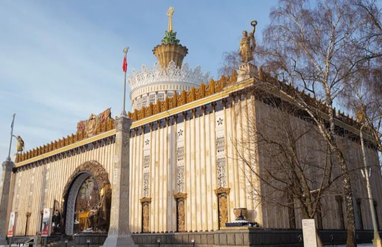 Экскурсия для слабослышащих посетителей с переводом на русский жестовый язык (РЖЯ)