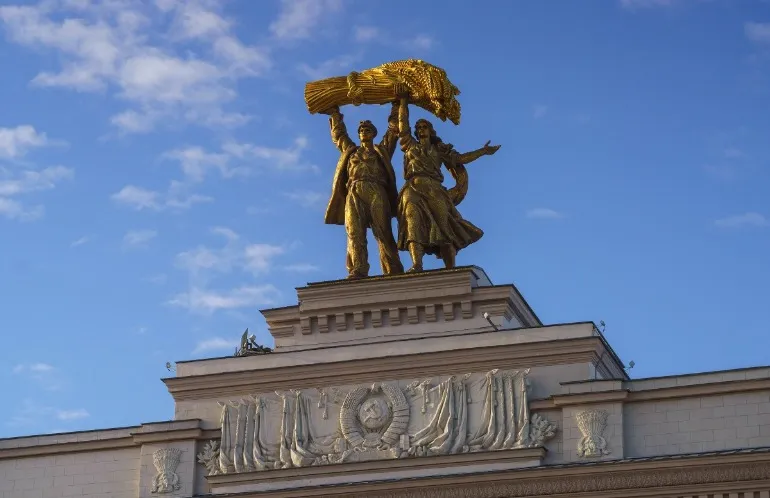 Тематическая экскурсия «День Рождения СССР на ВДНХ»