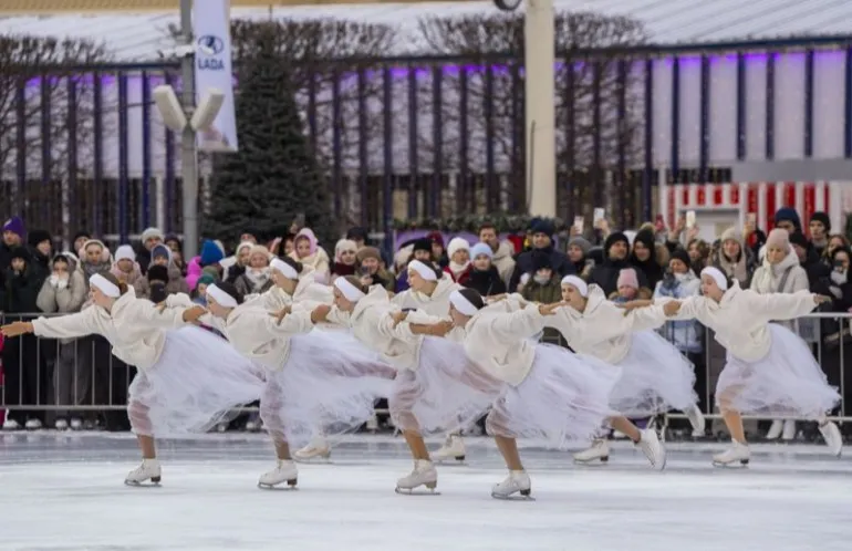 Ледовое шоу «Лебединое озеро»